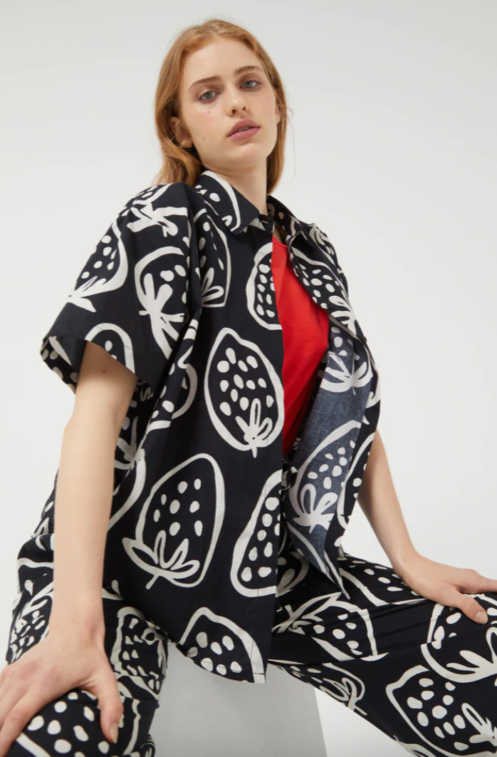 BLACK STRAWBERRY PRINT SHIRT COMPANIA FANTASTICA